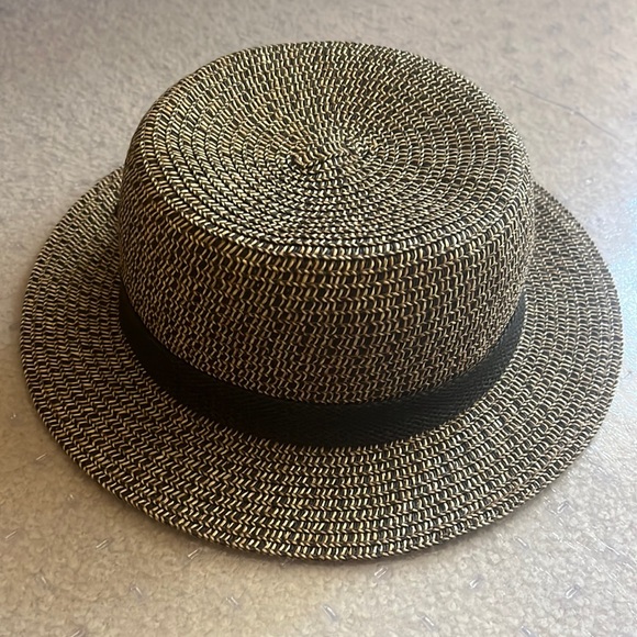Beige/black straw hat. With a black bow. - Picture 2 of 11